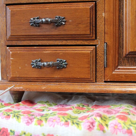 Vintage Wood Jewelry Box: 1970s Vanity Storage with Drawers - Picture 7 of 16